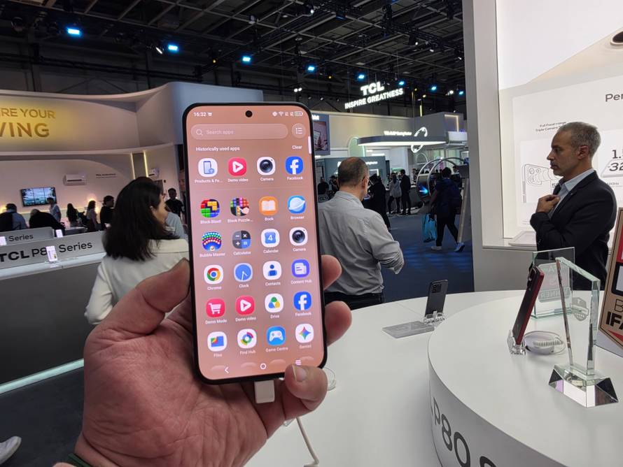 VIDEO TCL P80 ima ekran koji izgleda nerealno, ali i ostatak telefona nudi sjajne opcije