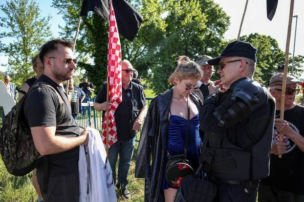 Zagreb: Privedena jedna  aktivistica na Trnjanskim kresovima