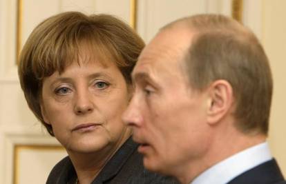 A. Merkel Putinu: Jeste li supruzi spremili ručak?