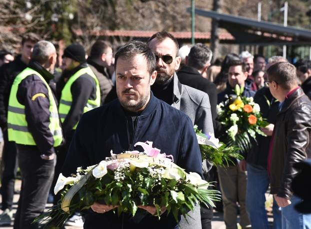 Skopje: Građani ispred Tehnološkog fakulteta upalili svijeće za sve poginule u požaru