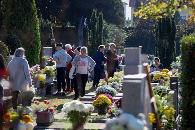Zadar: Blagdan Svih svetih na Gradskom groblju