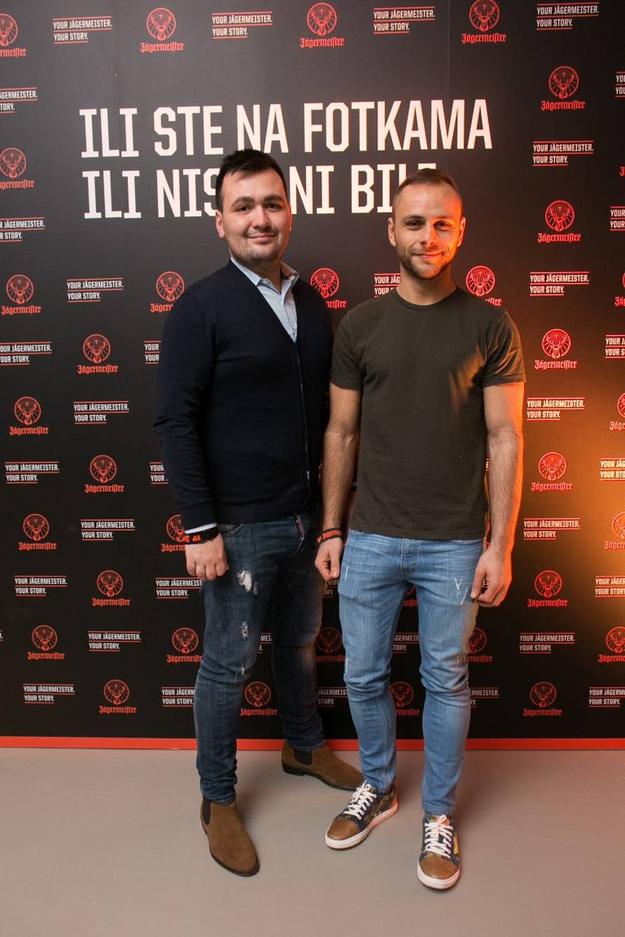 Brojni poznati nazdravljali su na adventskom eventu sezone