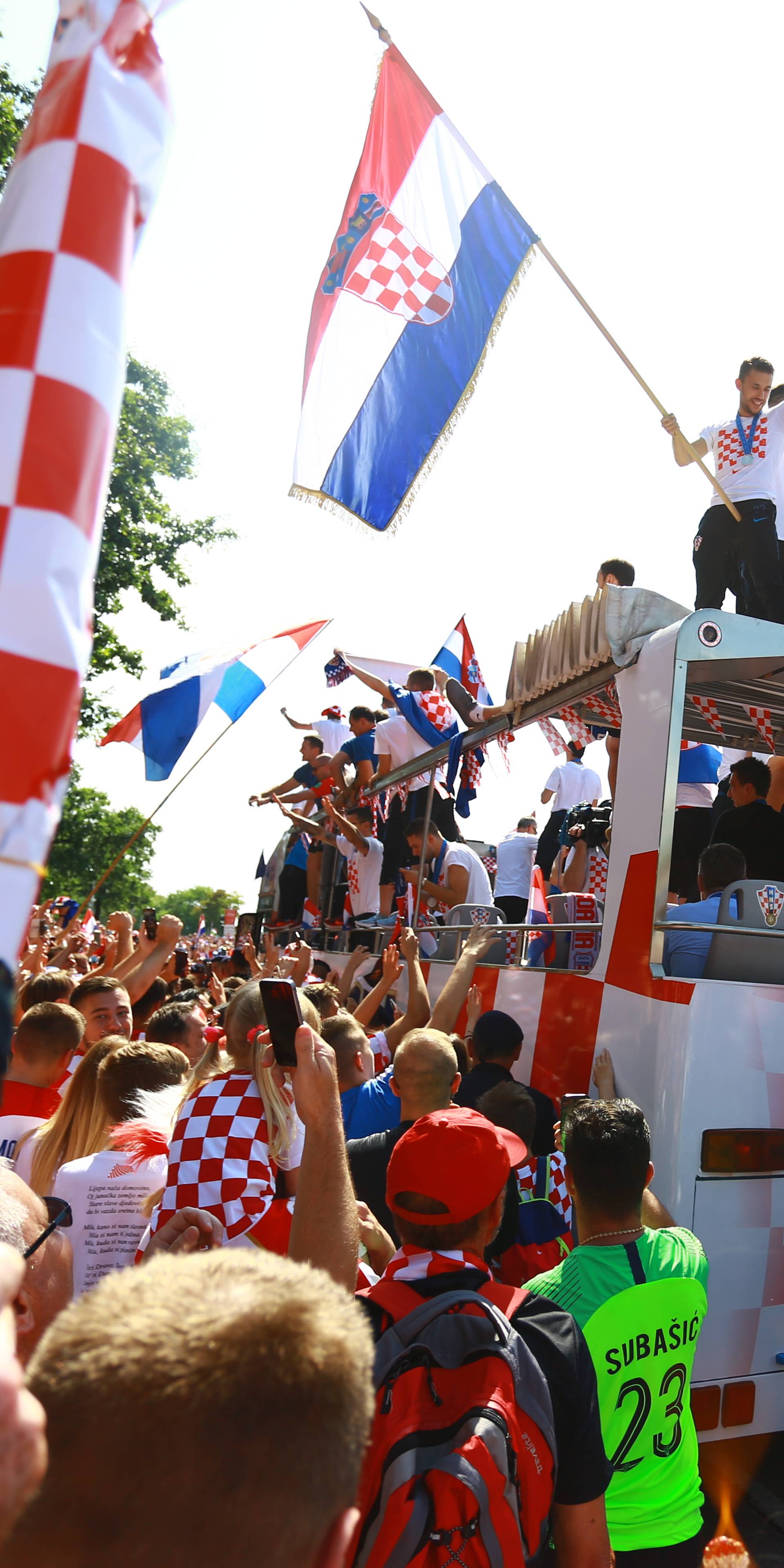 GraÄani Velike Gorice prvi pozdravili Vatrene nakon osvojenog svjetskog srebra