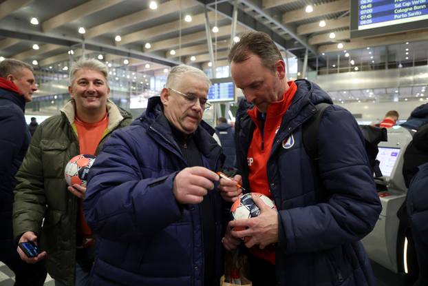 Billund: Rukometasi Hrvatske družili se s navijačima u zračnoj luci prije odlaska u Hrvatsku