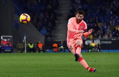 Messi prvi put u karijeri zabio dva gola iz slobodnjaka u ligi...