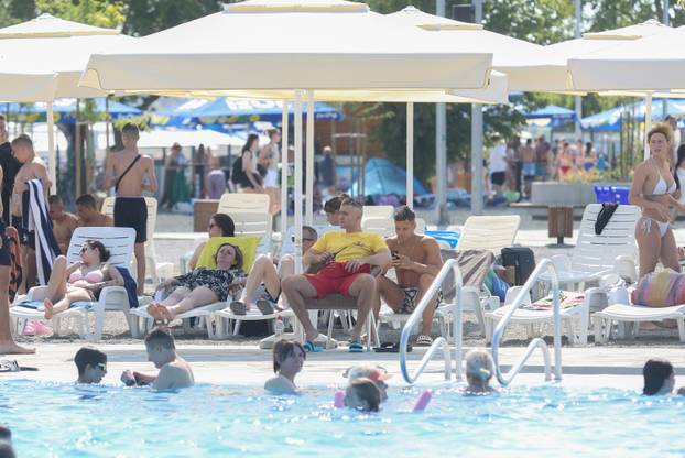24 SATA: Kupaći uživaju na obnovljenim bazenima Copacabana