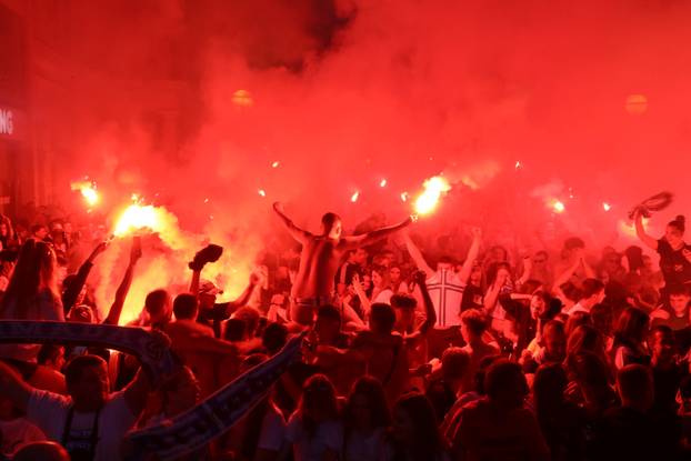 Rijeka: Navijači na Korzu slave osvajanje Hrvatskog nogometnog kupa