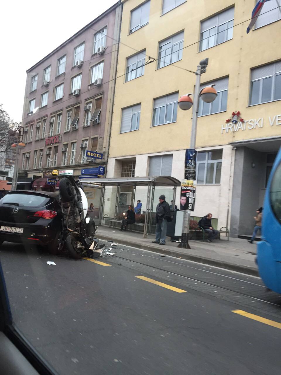 Sudarili su se auto i skuter u Savskoj, jedan čovjek ozlijeđen