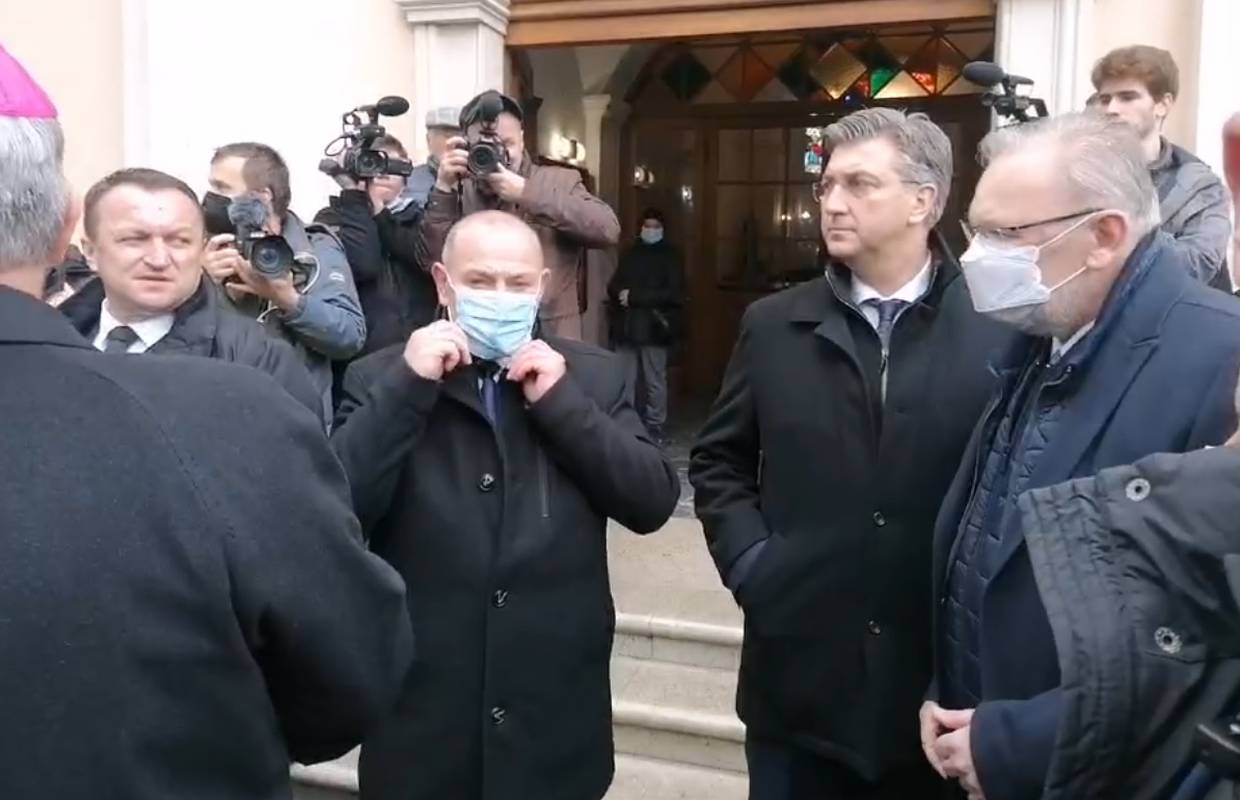 Plenković o grudi: Sve je to dio našeg posla, ja to poštujem...