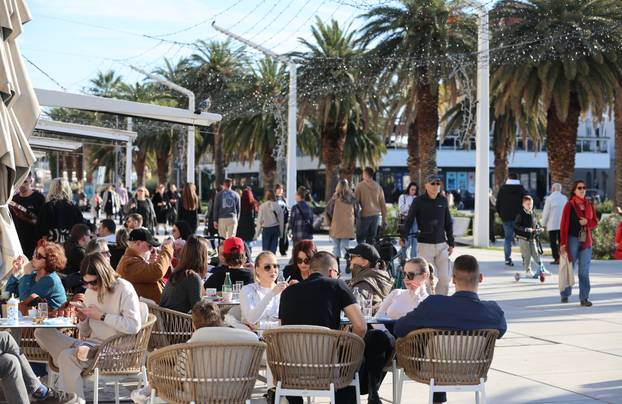 Split- Splićani uzivali u sunčanoj nedjelji.