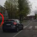 VIDEO Policija kaznila divljaka iz Zagreba: Išao pretjecati pred zebrom, dok su u blizini i djeca