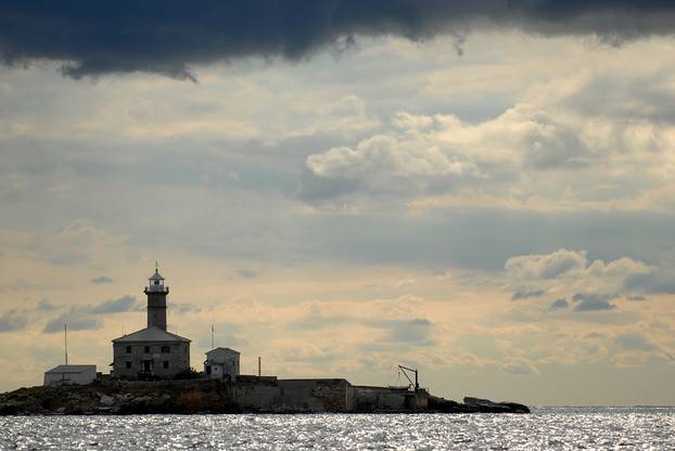 Rovinj: Svjetionik Sveti Ivan na pu?ini s ?ije se kule pruža prekrasan pogled