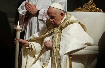 Vatikan: 'Papa Franjo dobro se oporavlja nakon operacije'