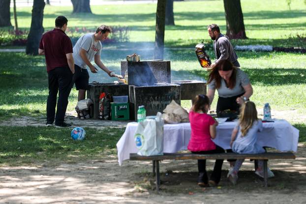 Zagreb: Sunčan dan na jezeru Bundek