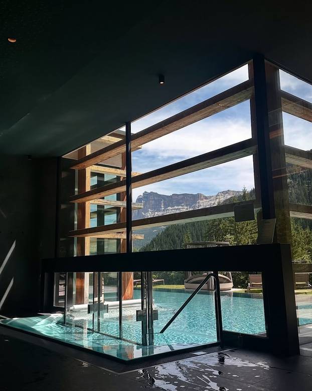 FOTO Ovo je najljepši bazen na Alpama: Topao je, proziran i ima pogled na Dolomite