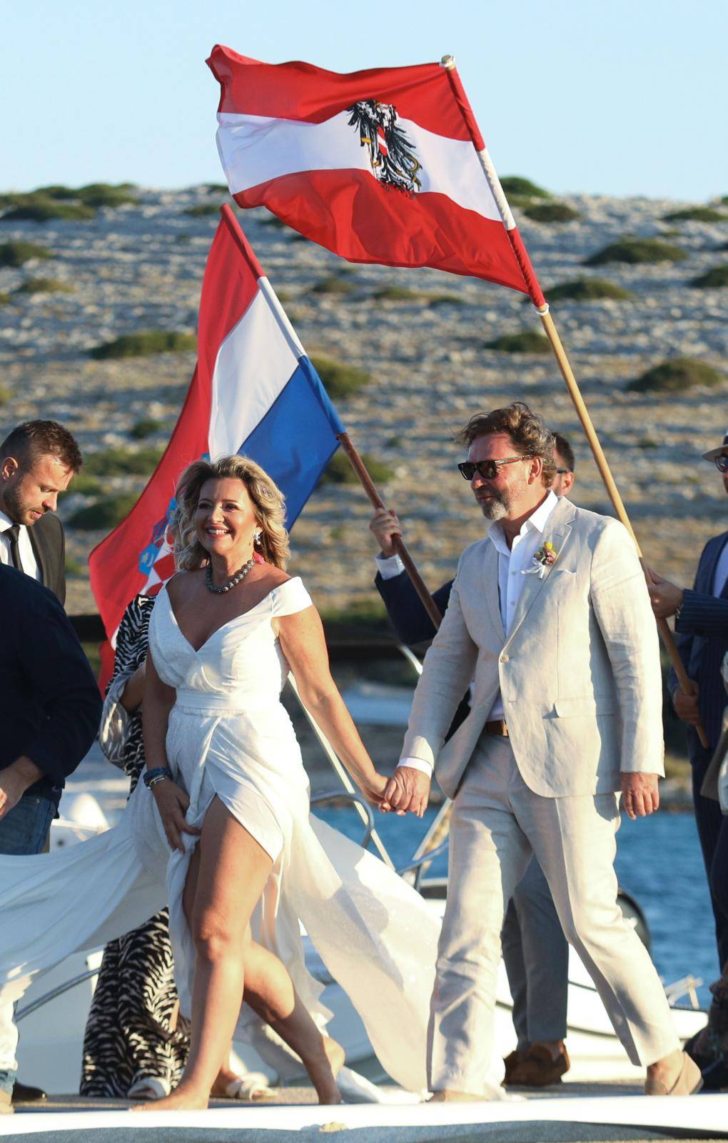 Josipa Lisac čestitala Mehunki: 'Hodali ste bosi po kamenju na svadbi, to ima životnu poruku'