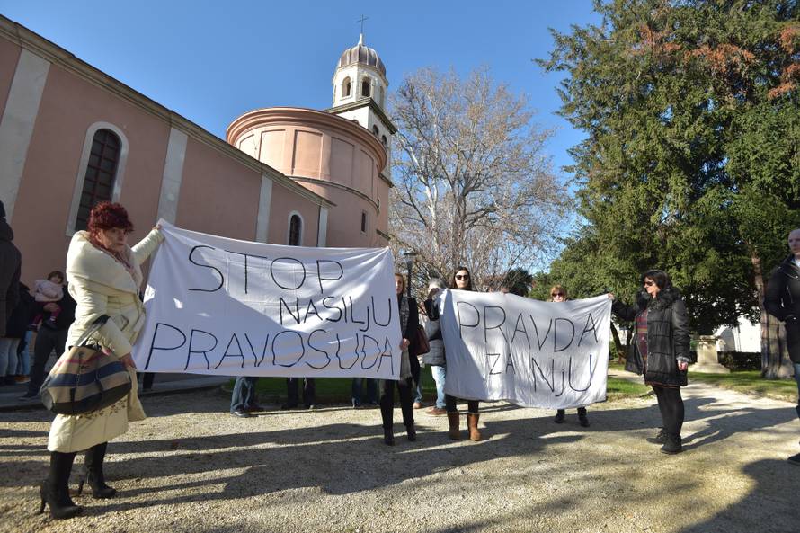 Zadar: Prosvjed protiv puÅ¡tanja na slobodu Darka KovaÄeviÄa Daruvarca