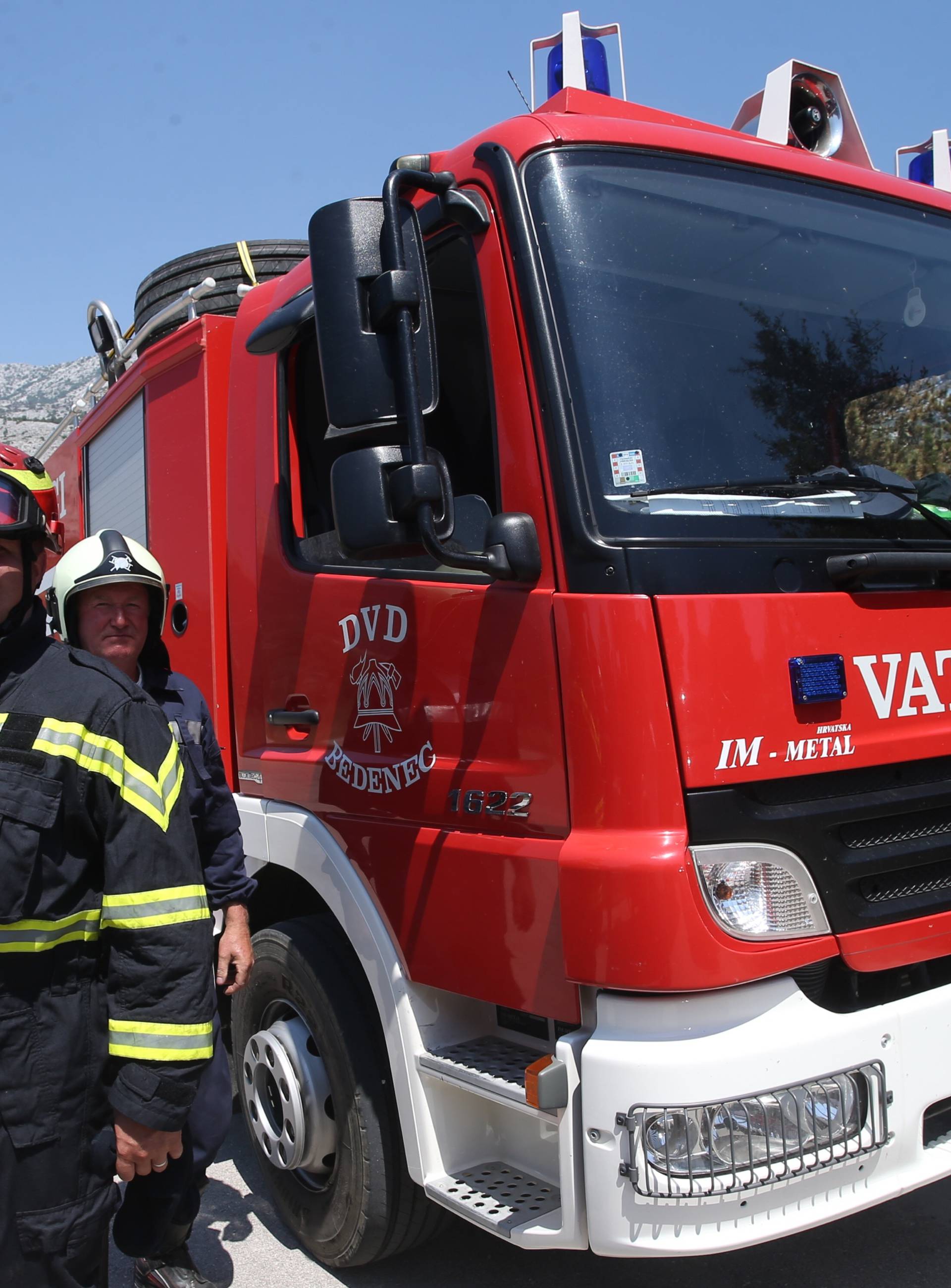 Trojica vatrogasaca ozlijeđena u nesreći, još jedan kolabirao