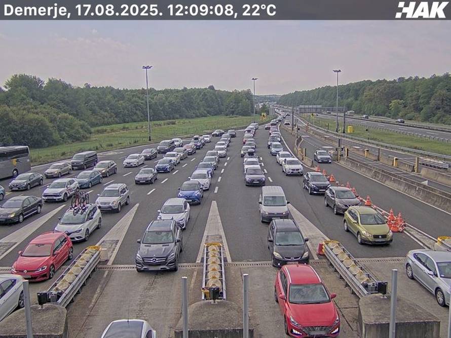 FOTO Gužve na autocestama: Kod Bosiljeva kolona od pet km