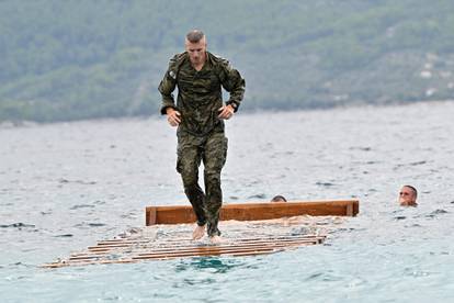 FOTO Vojska na Korčuli prošla vodenu fazu obuke za vođe