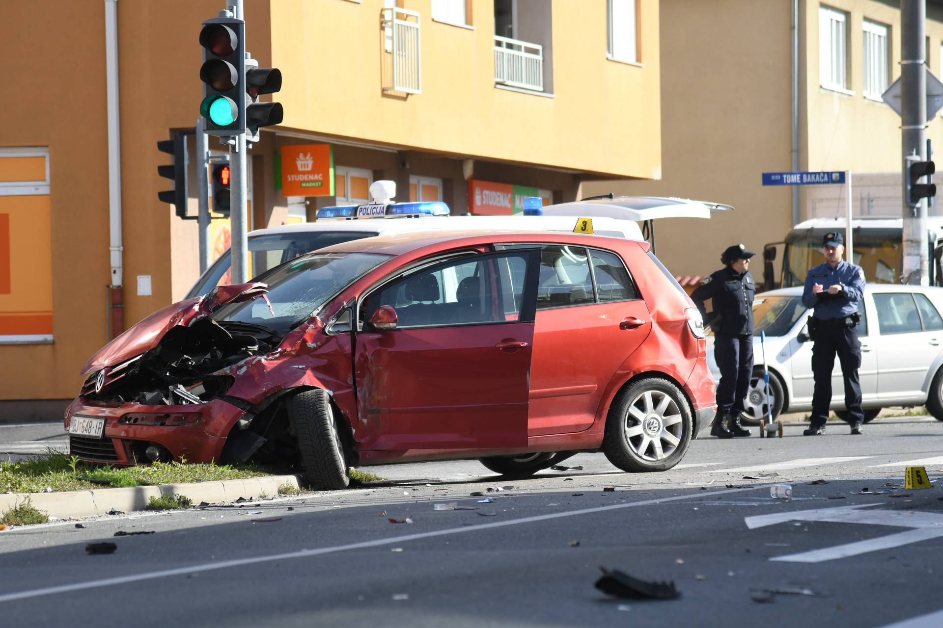 Bjelovar: Dvije osobe ozlijeđene u sudaru automobila i kamiona