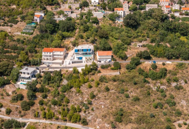 FOTO Luksuz na razini: Nova i moderna vila s infinity bazenom mami poglede u Omišu