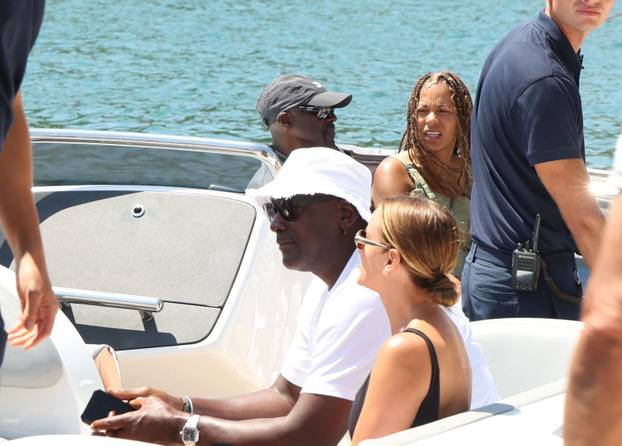 Šibenik: Proslavljeni košarkaš Michael Jordan sa suprugom i društvom u Skradinu