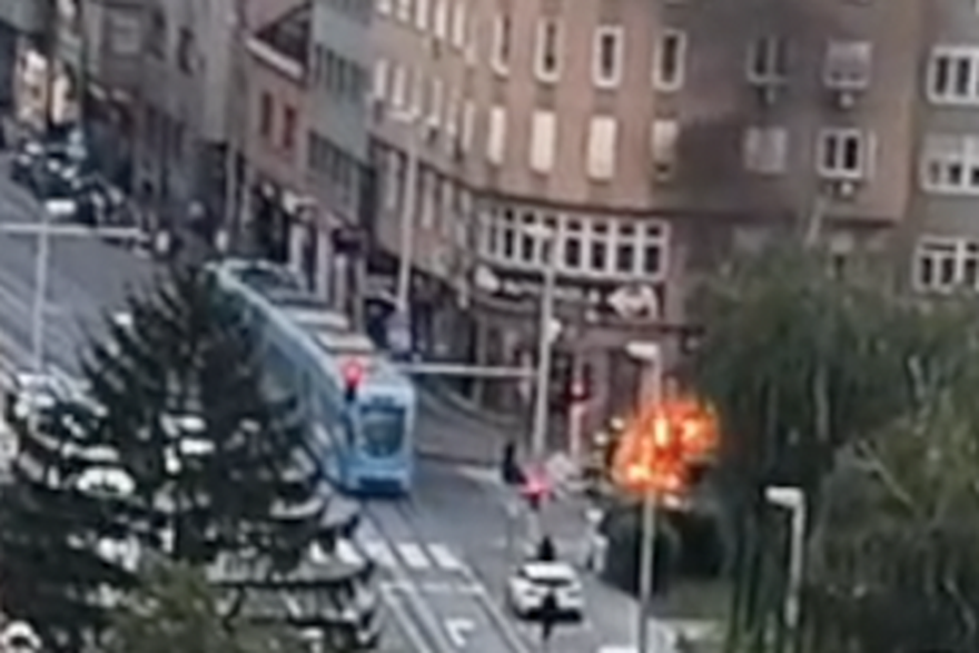 Zapalio se automobil na kri&zcaron;anju Selske i Ozaljske