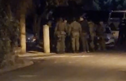 VIDEO Drama u Sinju: Specijalci su upali u selo, došli po čovjeka koji je odbijao izaći iz kuće!