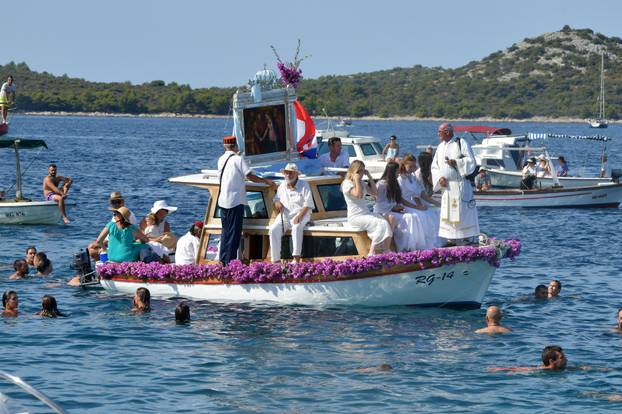 Rogoznica: Ispra?aj Gospe od Kapelice