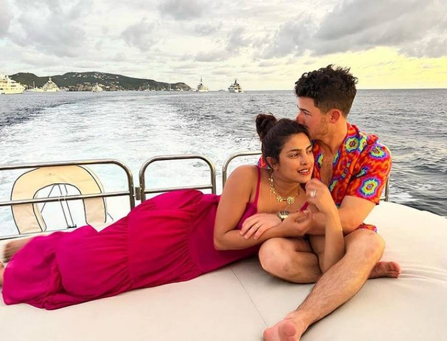 Nick Jonas i glumica dobili su bebu: 'Stvarno smo presretni'