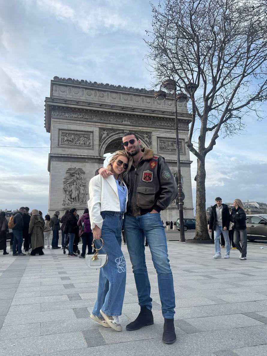 FOTO Pogledajte u čemu se nakon romantičnog vikenda u Parizu s Majom vozio Šime Elez