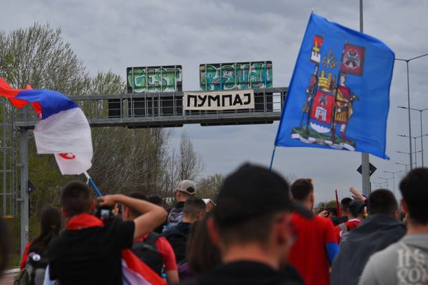 Studenti s juga, iz Niša, Vršca i Kragujevca krenuli su iz Pančeva, prema Beogradu