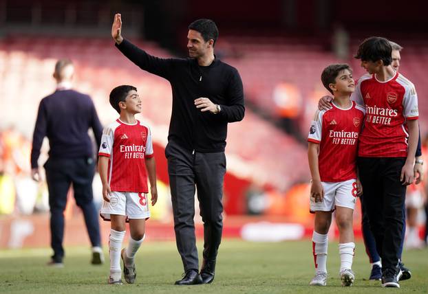 Arsenal v Wolverhampton Wanderers - Premier League - Emirates Stadium