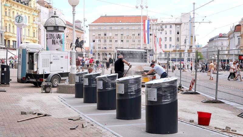 FOTO Postavili su podzemne spremnike na Trg bana Jelačića: Neki brane potez, drugi se bune