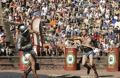 Gladijatori se u staroj areni borili do smrti