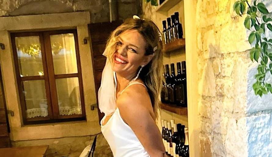 Sandra Perković zbunila fotkom u bijeloj haljini: 'Rekla sam da'