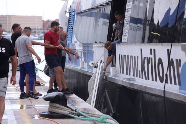 Split: Trajket udario u dva broda, jedan potonuo