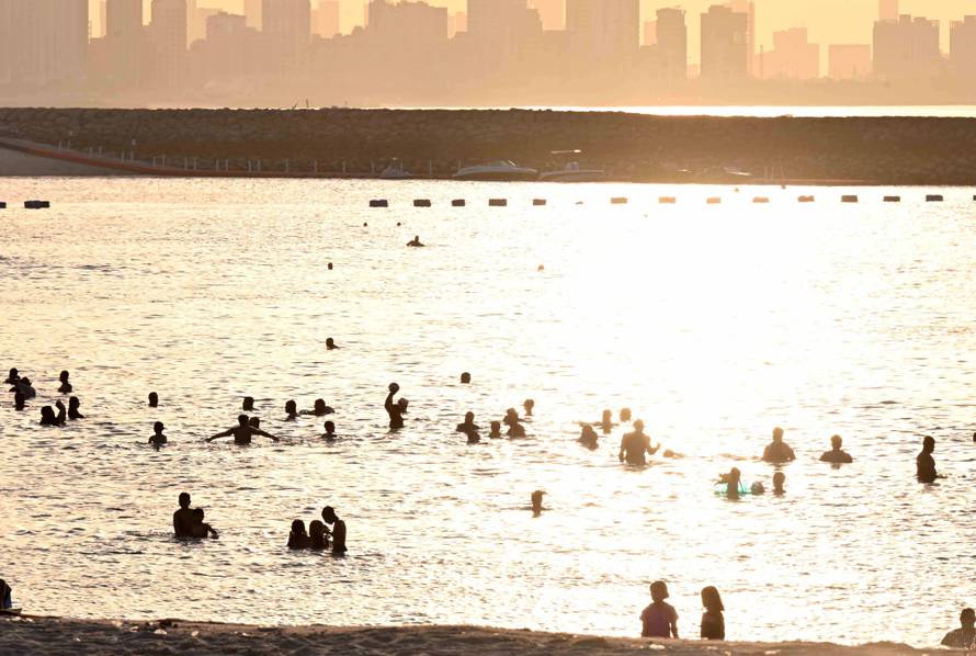 KUWAIT HAWALLI GOVERNORATE HEAT WAVE BEACH