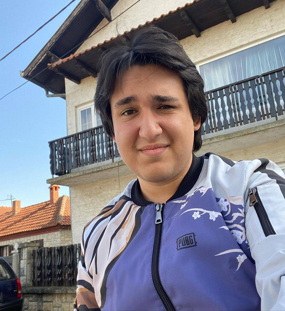 Balkanski YouTuber odrastao u bijedi: 'Na prozor smo morali zakucati deku jer je bilo hladno'
