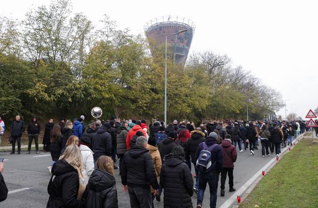 Vukovar: Kolona sjećanja prolazi pored Vodotornja
