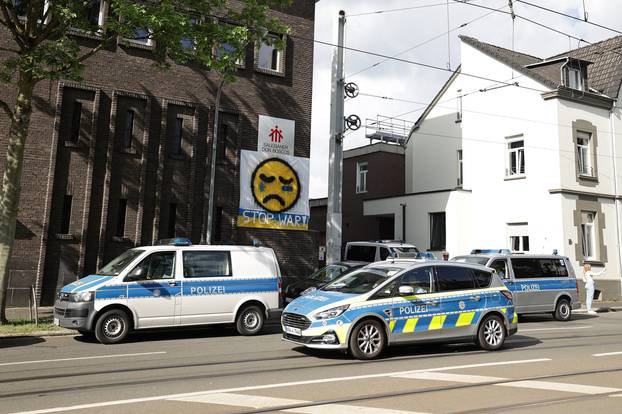 Police action at two schools in Essen