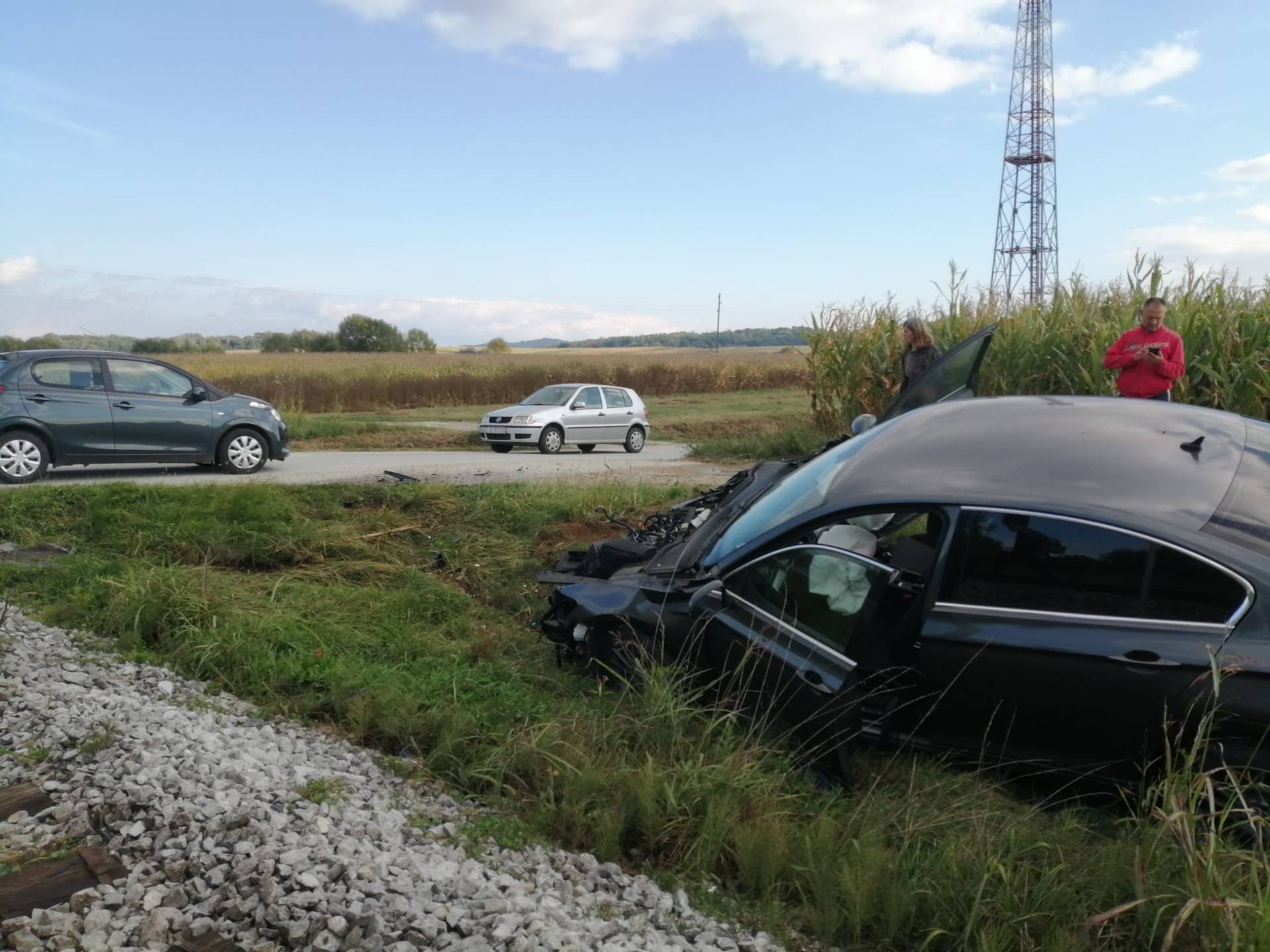 Nesreća kod Varaždina: Vlak je naletio na auto, ozlijeđeno je dvoje ljudi.  'Pokušao je zakočiti'