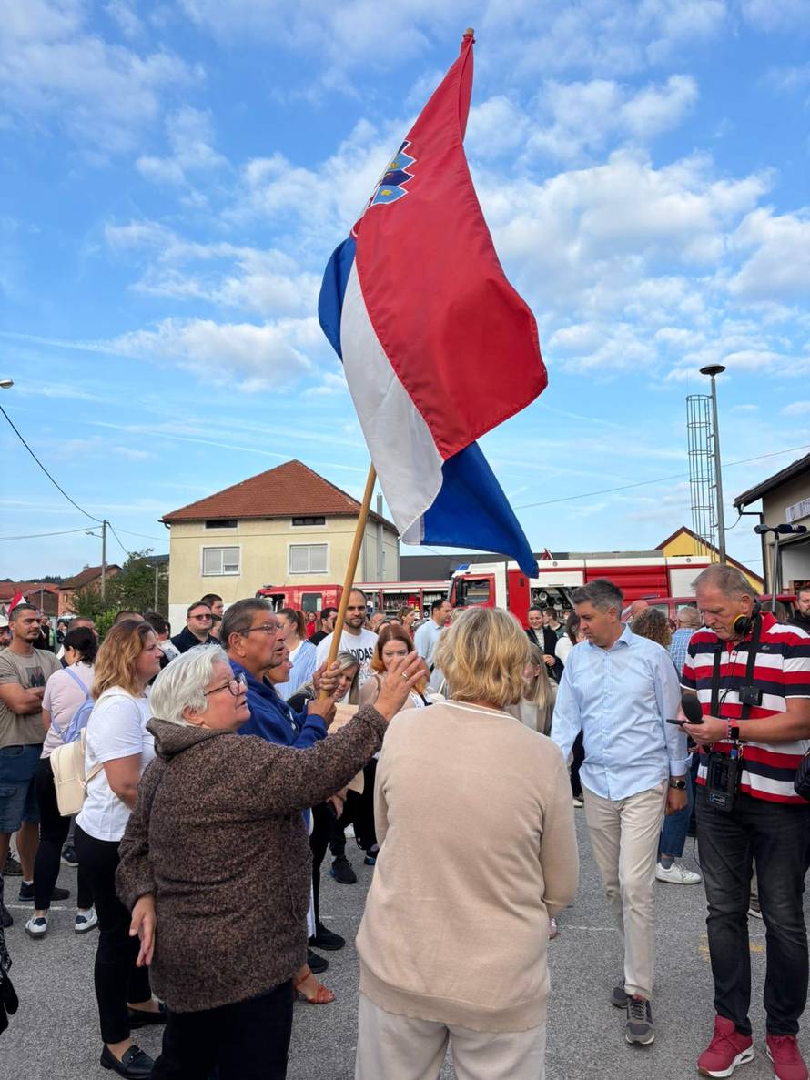 Fuchs o školi u Dragonošcu: 'Zvao sam Tomaševića, ali je bio na otvaranju druge škole...'