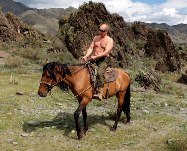 FOTO Druga strana svjetskih moćnika: Bush je slikar, Putin u treningu, a Clinton voli saksofon