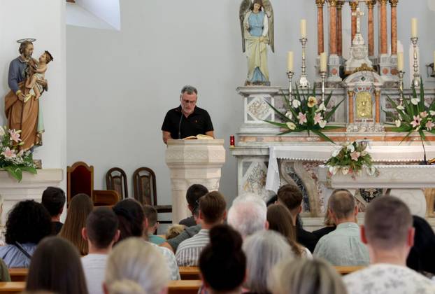 Vela Luka: U crkvi sv. Josipa održana je misa zadušnica za Olivera Dragojevića