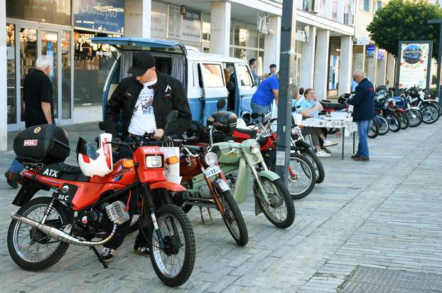 Sisak: Oldtimer klub Sisak organizirao 7. Tomos susret