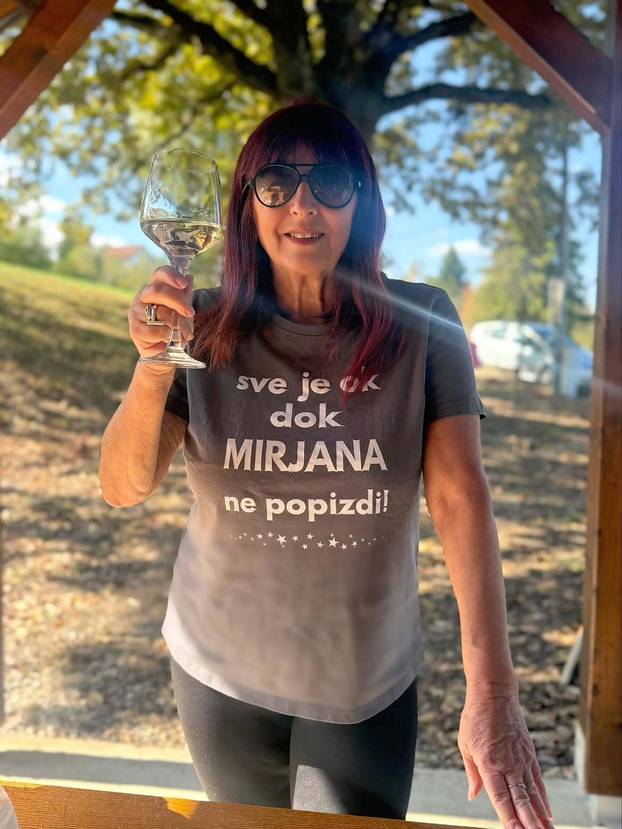 FOTO Nives Celzijus u vrućim hlačicama pokazala jabučice