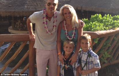 Sretnija je no ikad: Britney se na Havajima odmara s obitelji