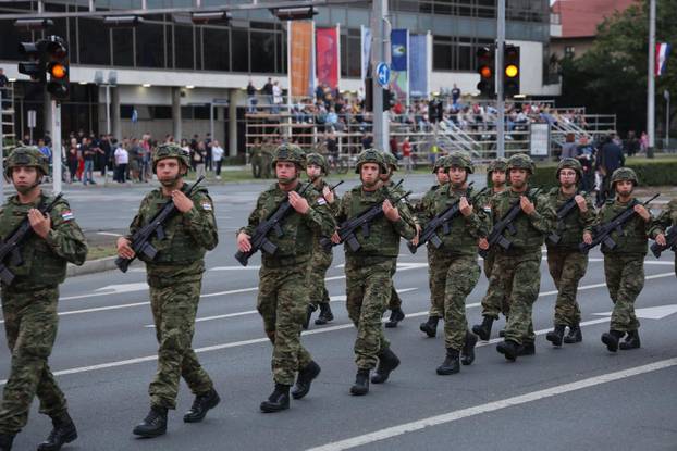 Zagreb: Generalna proba svečanog vojnog mimohoda